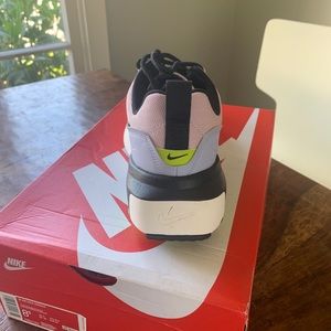 Nike Shoes - Nike Airmax VERONA GUAVA 8.5 Nike Shoes - Nike Airmax VERONA GUAVA 8.5